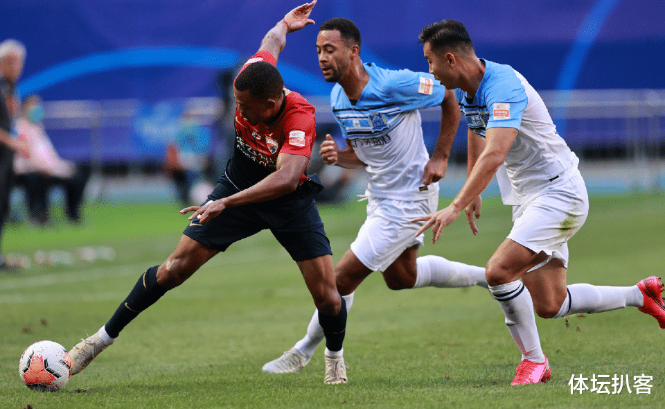 易建联|3-0!中超新军踢疯了:力压恒大鲁能登顶榜首,郜林堪比中超C罗!