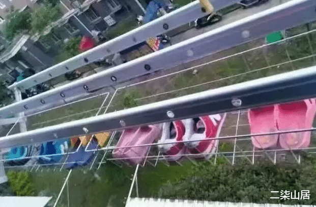|去邻居家借东西,发现他家这样晾晒衣服,真机智,拍下回去模仿!