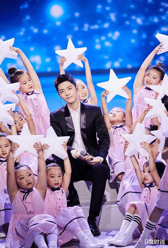 发型|肖战换错发型像“整容”,剃寸头变方脸老5岁,终于看出快30岁