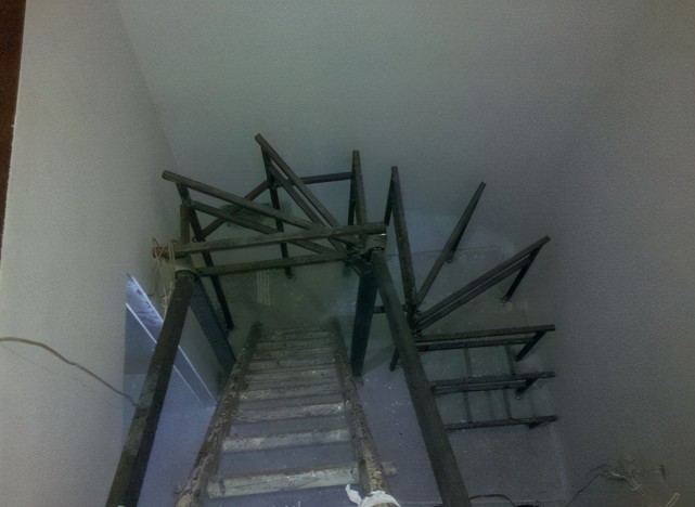 |自己网上买钢架给老房加了个楼梯,完工后老婆夸我真会过日子