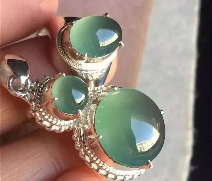 翡翠|生来怪异的翡翠“3生子”原石,注定不凡,取出一堆玻璃种蛋面!