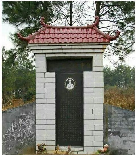 『学霸』他是北大才子黄埔学霸，24岁当军长，可惜在小县城被一地头蛇杀害