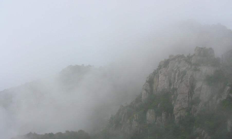 |泰山“最险”景观走红，人称通往“天庭之路”，游客：费力且讨好