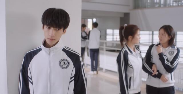 罗云熙|太瘦撑不起西装？罗云熙新剧《蜜糖》热播，身材竟成槽点？