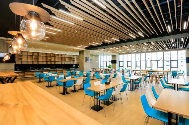 小爱同学|阿里、腾讯、华为、vivo食堂大比拼，你最想吃哪一家？