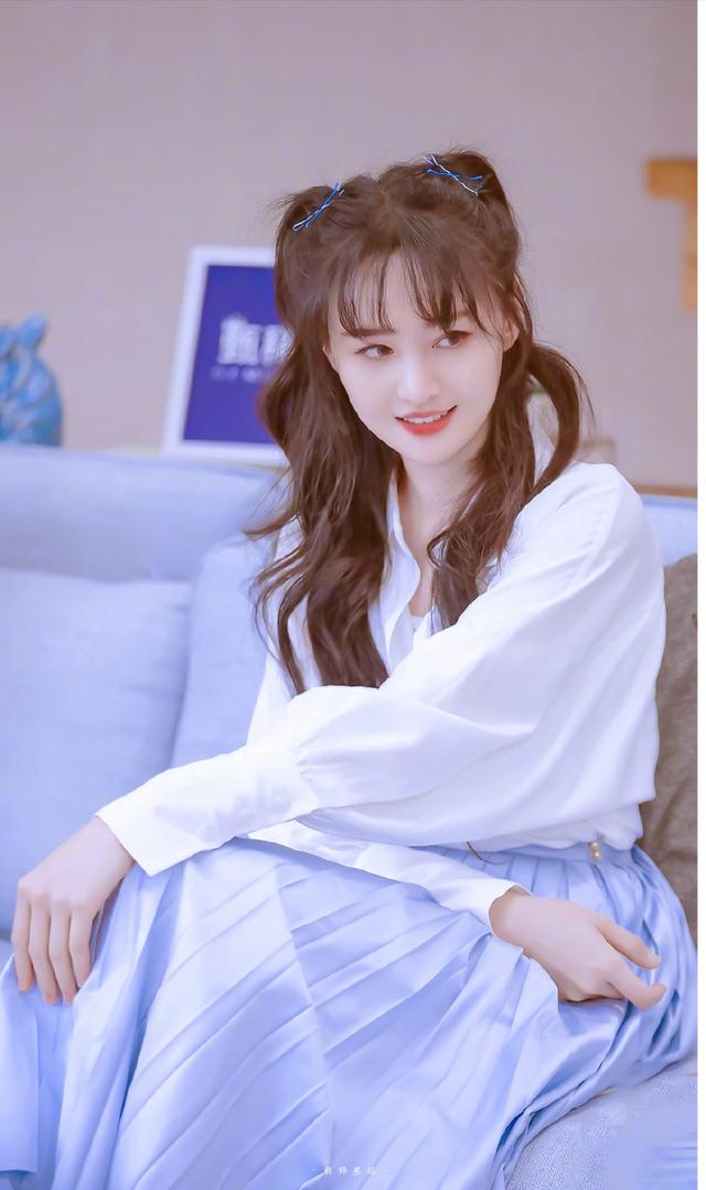 发型▲郑爽谭松韵同梳可爱俏皮发型，一个俏皮可爱，一个酷帅青春