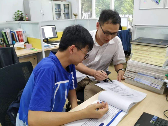 「郑强」郑强高考取消英语的提议火了，呼吁取消英语的学生真的都是学渣吗