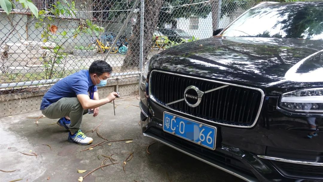 【珠海】珠海男子借老板百万沃尔沃约会，还车前一刻把车撞烂！当场被抓……