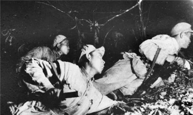 美军▲美军朝上甘岭撒尿，志愿军新兵忍无可忍，开第一枪，立一等功