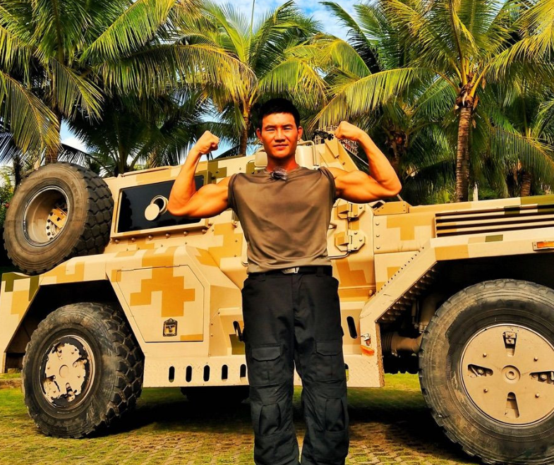 「谢孟伟」“嘎子哥”现状曝光,开兰博基尼参加聚会,美娇妻颜值赛天仙!