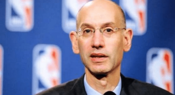 姚明@尴尬！爆出肖华情绪失控当众开始流泪，损失惨重到撑不住，难怪要向姚明求助