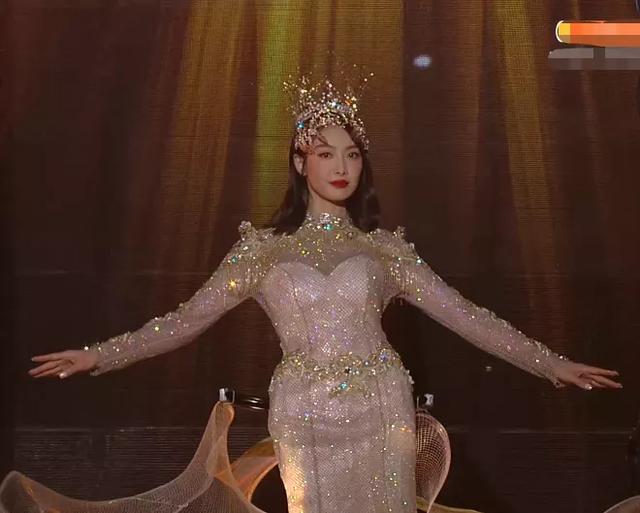 金鹰女神|宋茜金鹰女神造型邋遢惹吐槽，膀大腰圆堪称灾难，被嘲历届最丑