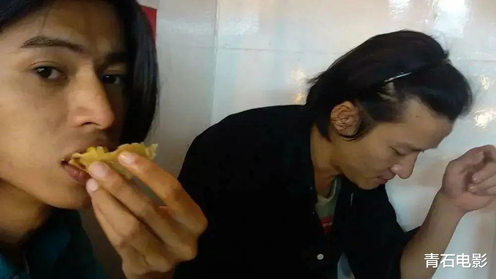 五条人|草根乐队年年有,凭什么“土得掉渣”的五条人能火到出圈?