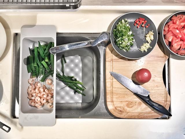 相比国内的,日本水槽上的小设计,让水槽好用好几倍