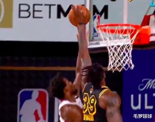 勒布朗·詹姆斯|湖人狂轰8-0！霍华德3中3霸气炸扣扇帽巴特勒， 詹姆斯鼓掌狂欢