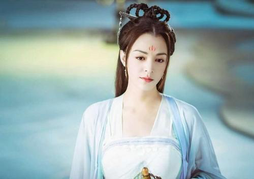 榕榕|从绝世美人到最丑女主，33岁的张榕榕，到底经历了什么？