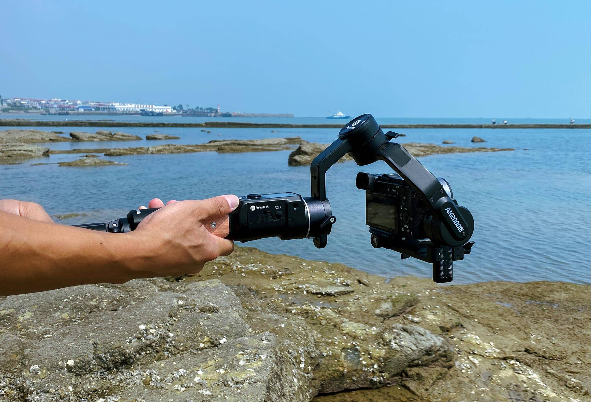 |入门级微单相机稳定器，飞宇AK2000C值得入手吗？