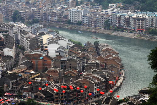 「镇远古镇」这个古镇历史悠久，布局呈八卦图，门票还免费！