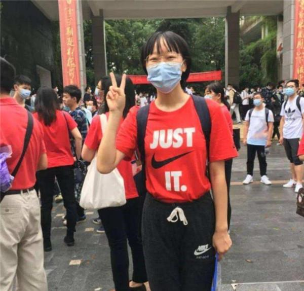 作文|唐楚玥高考语文146分，作文满分，从她的回答中可以提取5个关键点