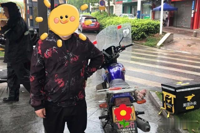 【外卖小哥】男子围观查车，被交警识破隐情！罚10000元、扣12分！