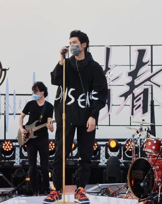 王源|有种“留学失败”叫王源，发育后身高178CM，千玺成队内最矮