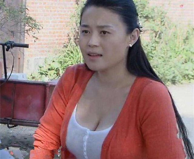 关婷娜|关婷娜到底是胖还是美？看完照片你就明白：胖跟美都不是一回事儿