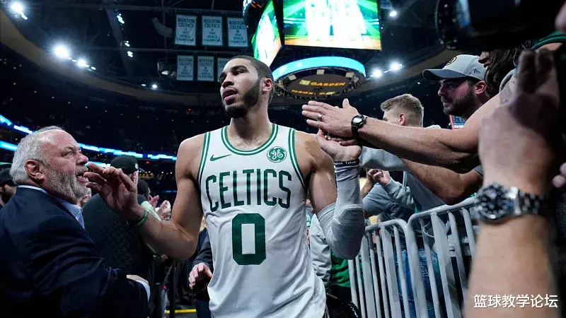 贾静雯：绿军核心也疯了！为了2.18亿超级顶薪，他甘愿和欧文一起叛变