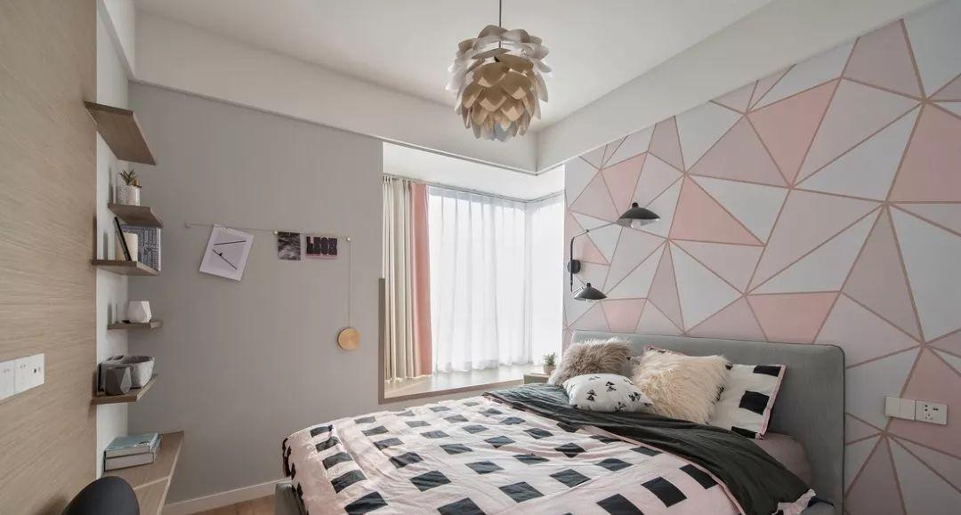 89平两居室，一进门把人迷住，客厅太漂亮了，卫生间还装隐形门！