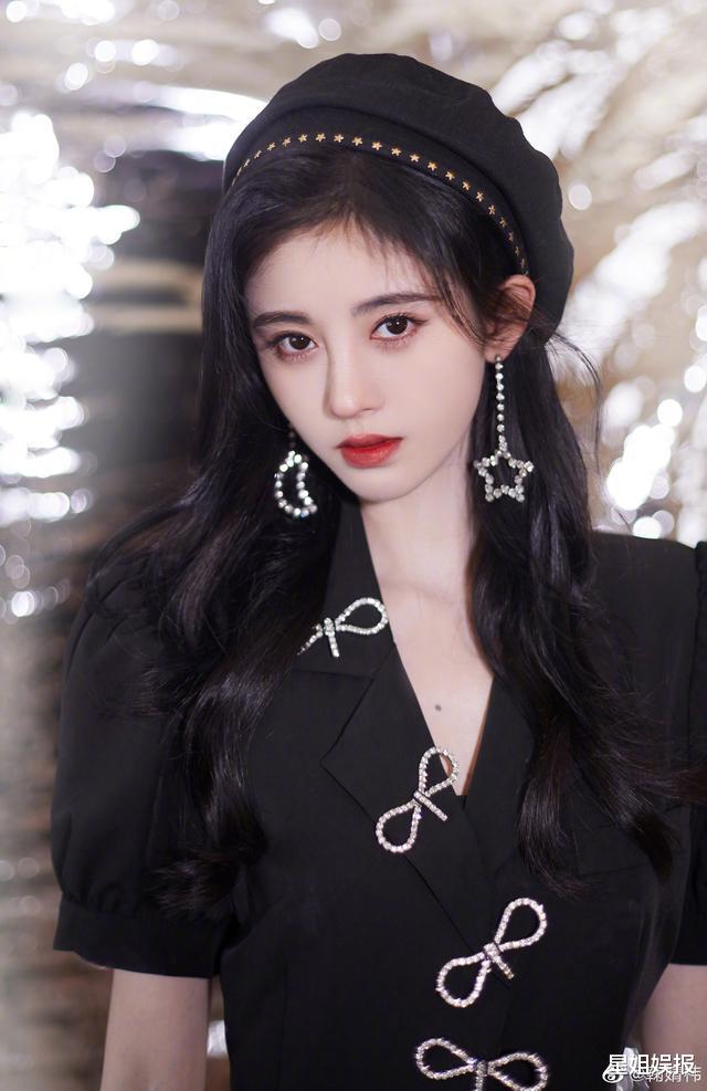 鞠婧祎|鞠婧祎又翻车？穿山寨礼服被品牌方锤了，科普同款的粉丝引咎辞职