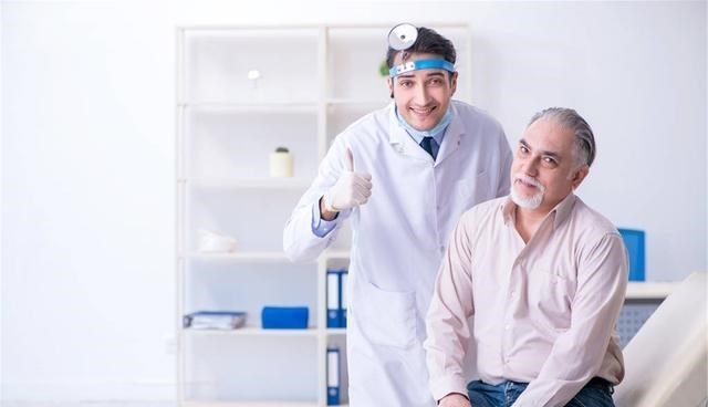 『消化不良』食管癌早期症状不明显?身体有这3个异常时,可能已经到了晚期