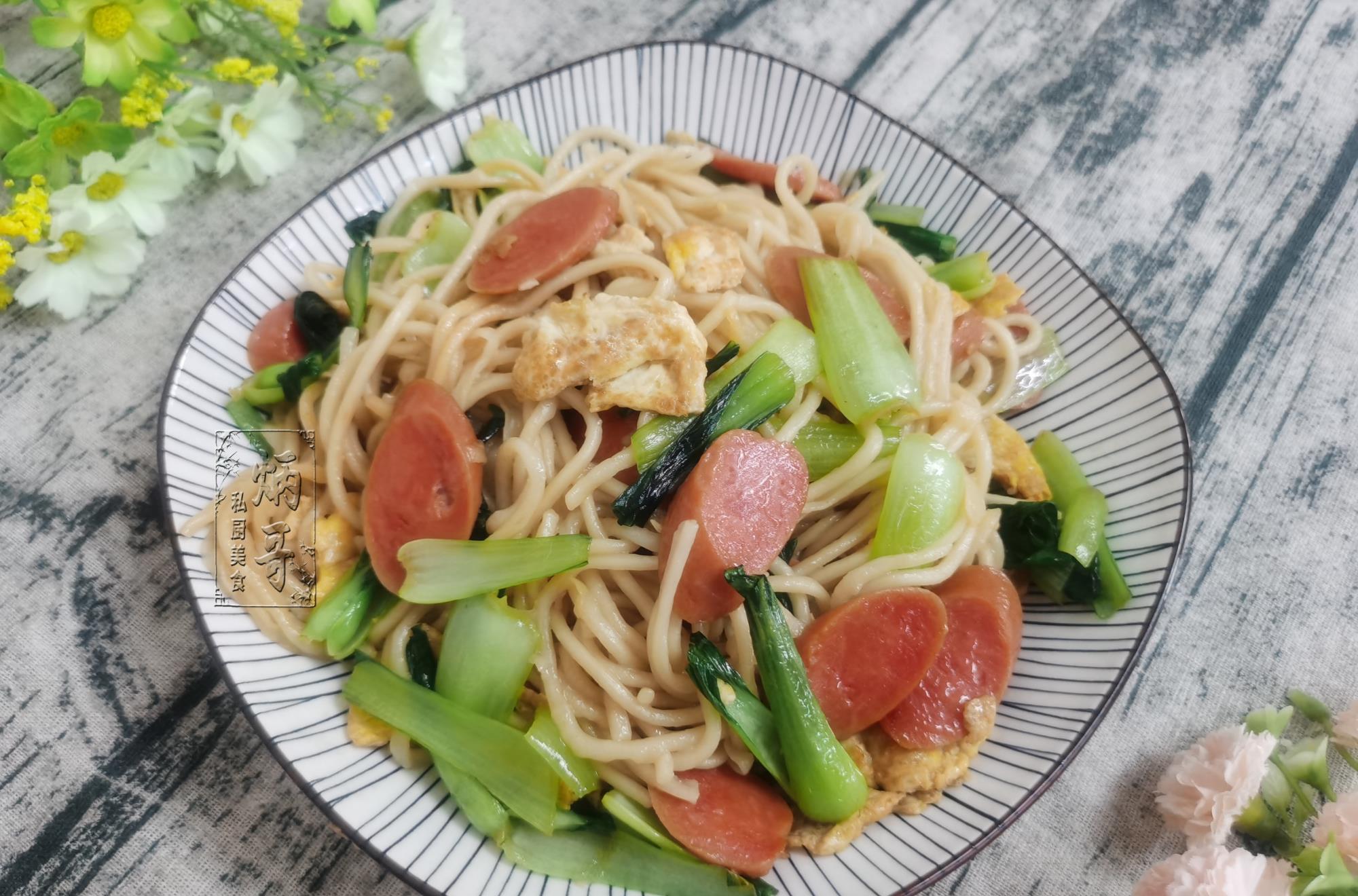 面条|我从不点外卖，晒晒一个人的午餐，3块钱，5分钟就搞定，营养好吃