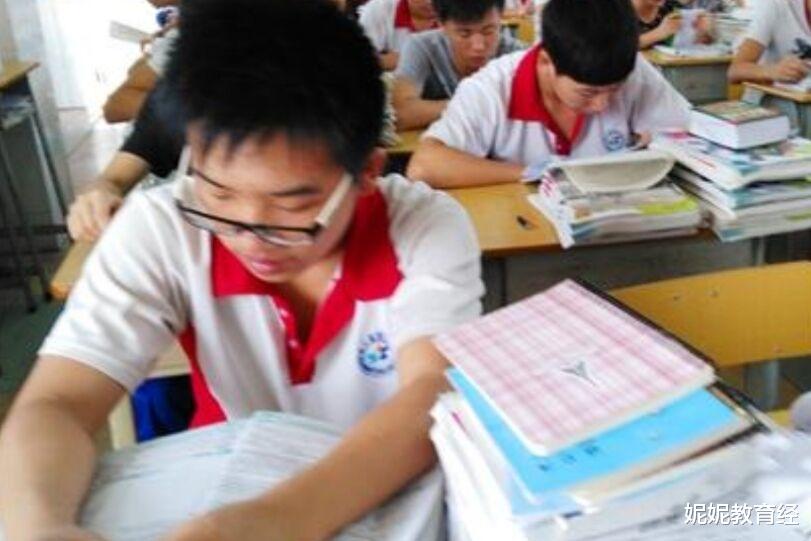 学霸|“学霸”作息时间表曝光，看完后才明白，成绩的好坏不止靠智商