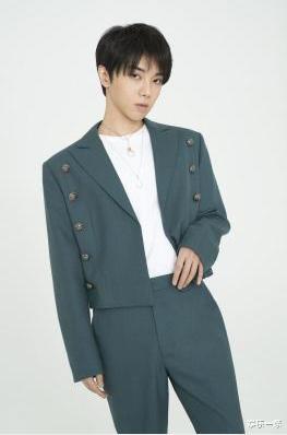 莘庄镇|华晨宇新专辑任总监制 剃光头吸睛