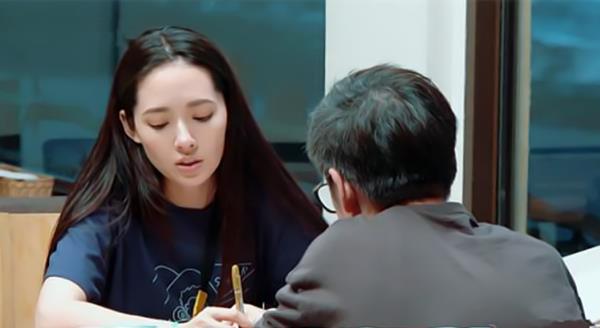 郭碧婷|郭碧婷中秋产下小公主，向佐喜忧参半，看来还得生！