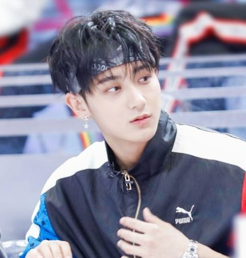 『张艺兴』三大选秀综艺，李秀满就输送了四个导师，还有一个是张艺兴的徒弟