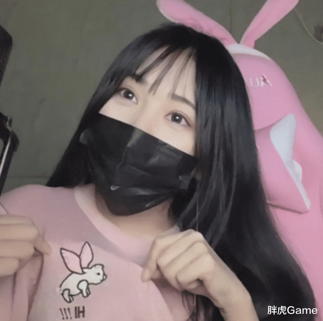 「」小团团晒全身照,网友称赞身材好,水友却被发现了照片有问题