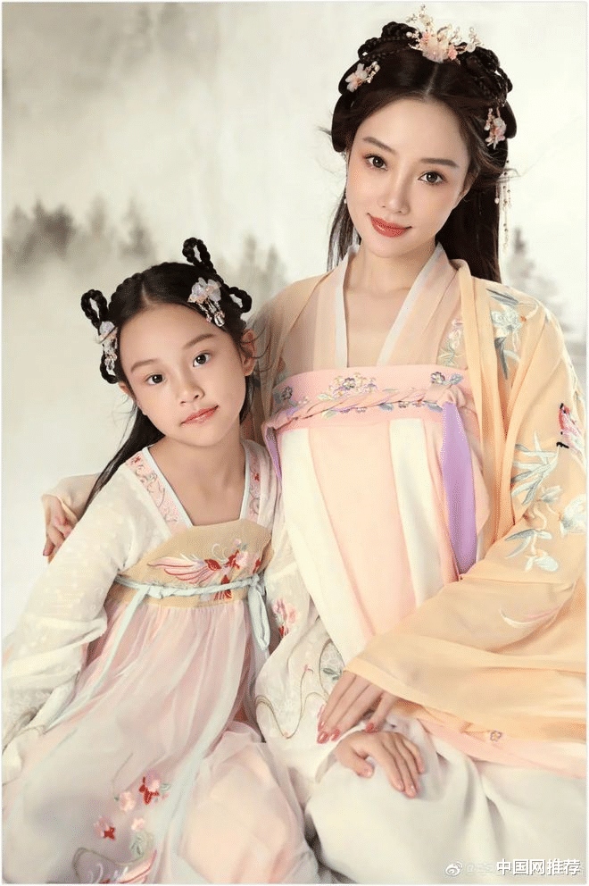 李小璐|拒谈感情现状，李小璐三字回应“一手好牌打得稀烂”