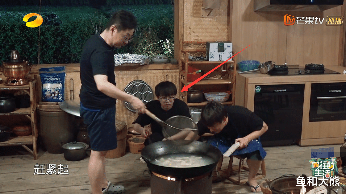 彭昱畅：继张婧仪后，黄磊因菜品罕见对彭昱畅板脸，张绍刚打抱不平很在理