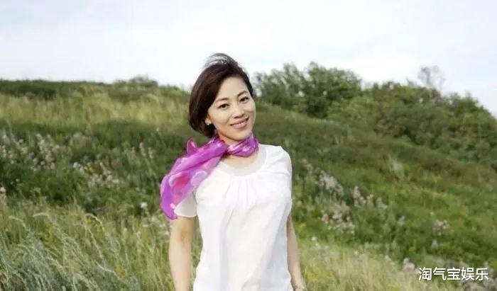 央视|她是央视最美女主持，当红时嫁给高考状元，现在生活变这样