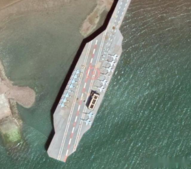 伊朗▲猝不及防！军方突然对尼米兹级航母猛烈开火，海面瞬间燃起大火球