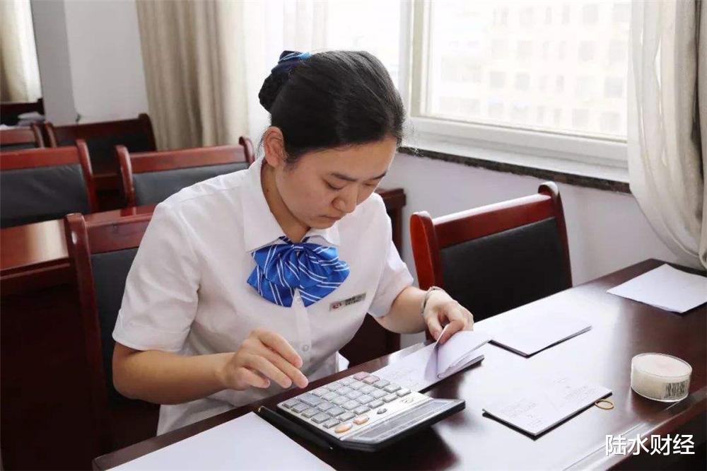 []银行员工：存款达到“这个数”，每月利息相当于很多人2个月工资