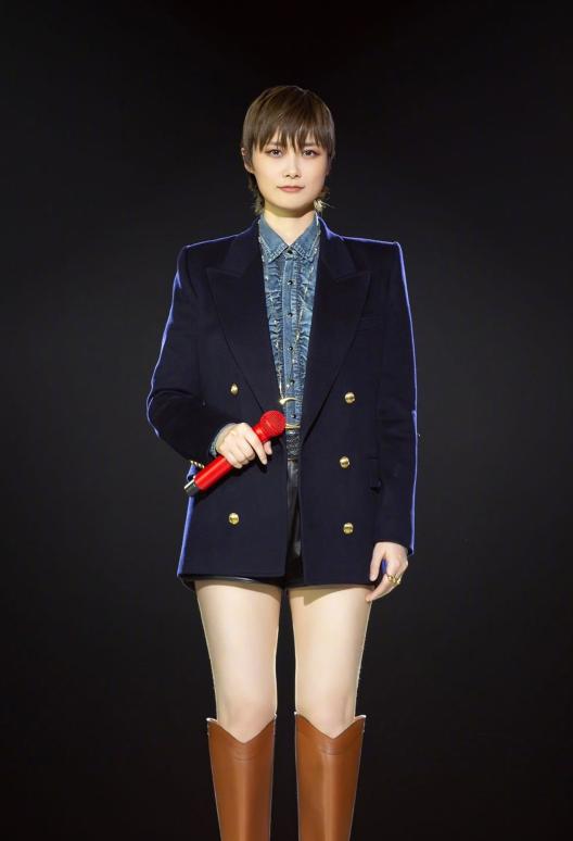 李宇春|李宇春又现强迫症操作,微博连改11次,只为对齐两行歌词