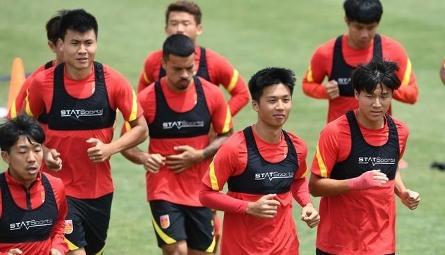 「国足」深夜22点，李铁迎来重大喜讯，国足圆梦2022世界杯迈出一大步