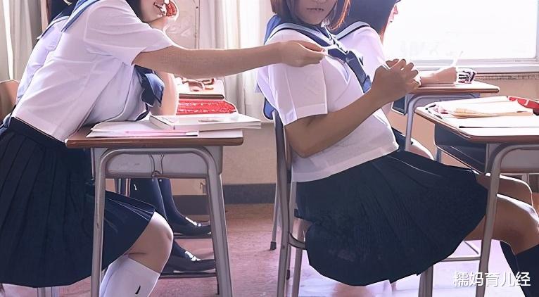 高中女生|高中女生上课经常做的4个“小动作”,尤其第3个,说中不许狡辩