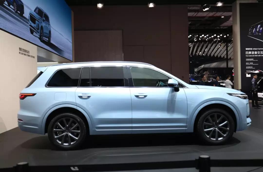 理想one|50w的气场只卖32.8w，配4块液晶屏+7座，破百6.5秒，优秀