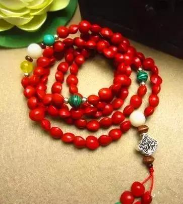 「蜜蜡」看您那手腕,就知道您是个外行