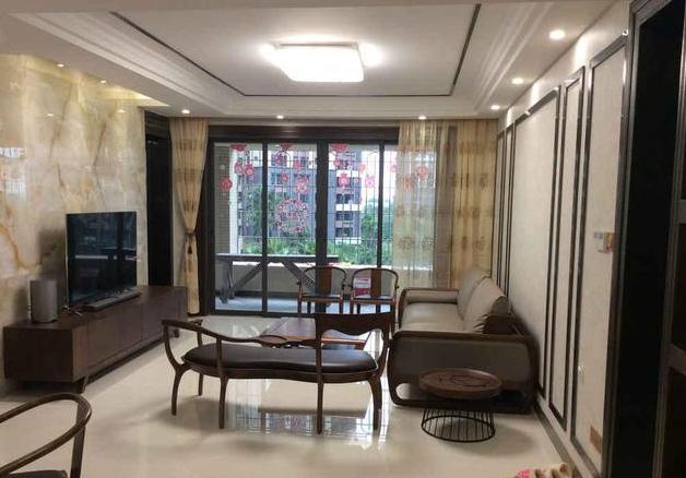 |装修花了3个月左右，完工马上打扫卫生，客厅很漂亮，晒晒