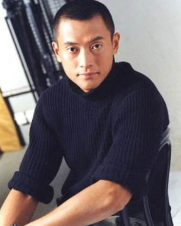 富二代|遭小20岁妻子背叛离婚后，魏骏杰时隔13年终向前任滕丽名道歉