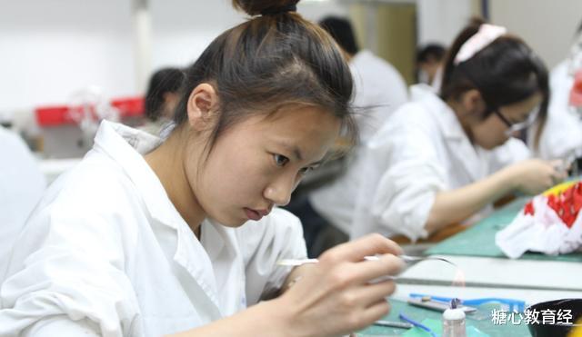 大学|2020热门专业排行新鲜出炉，护理学排名第2，榜首实至名归