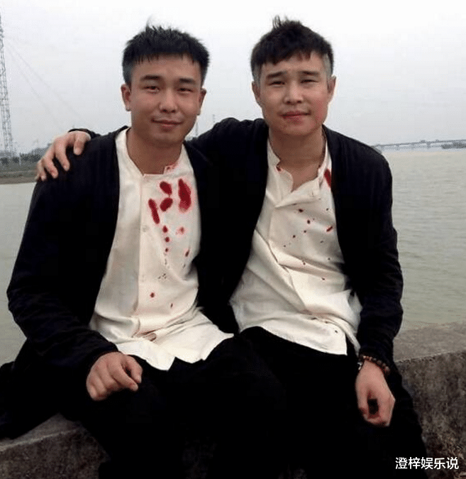 『陈小春』明星和替身的合照，以为陈小春已经够像了，最后一位娶了本尊的前任！